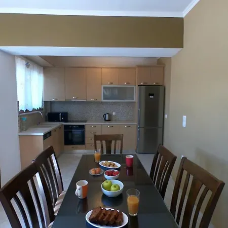 בית נופש Ioannis & Labros House *